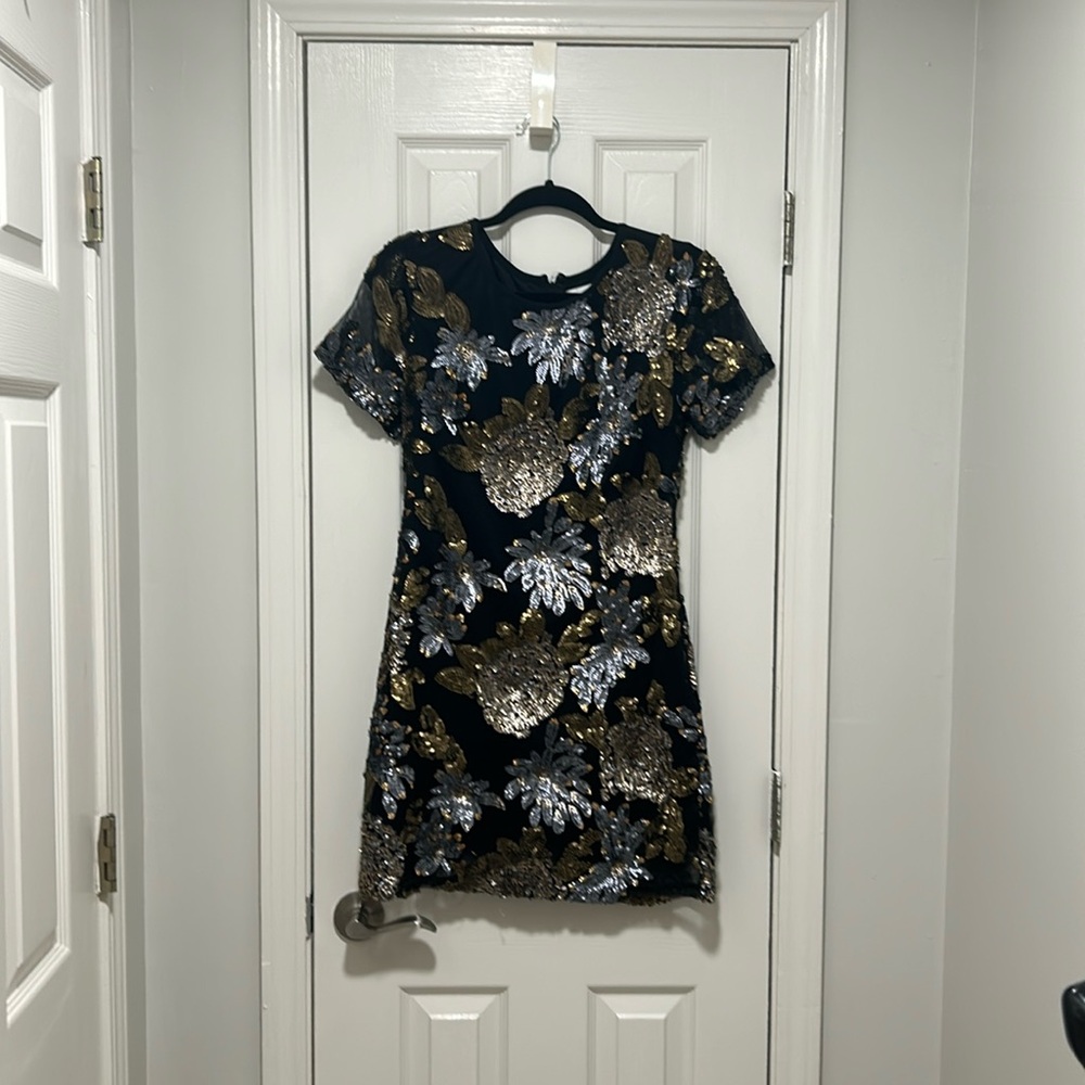 JOA Los Angeles. Sequin Short sleeve dress. Black. Silver. Gold. Size M.